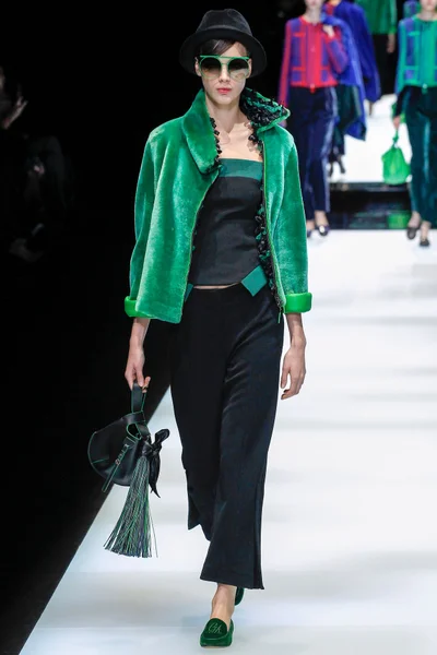 Look 28